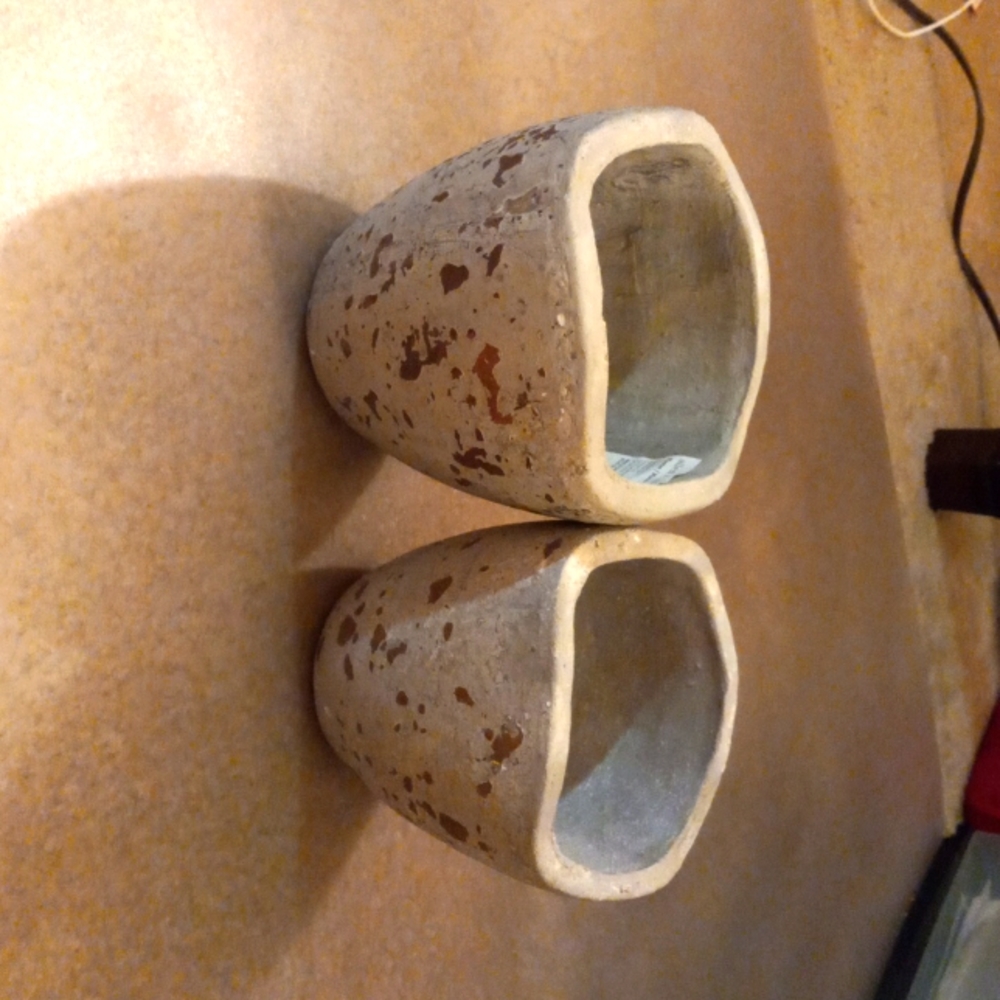 2 Beautiful stone Matching planters sets